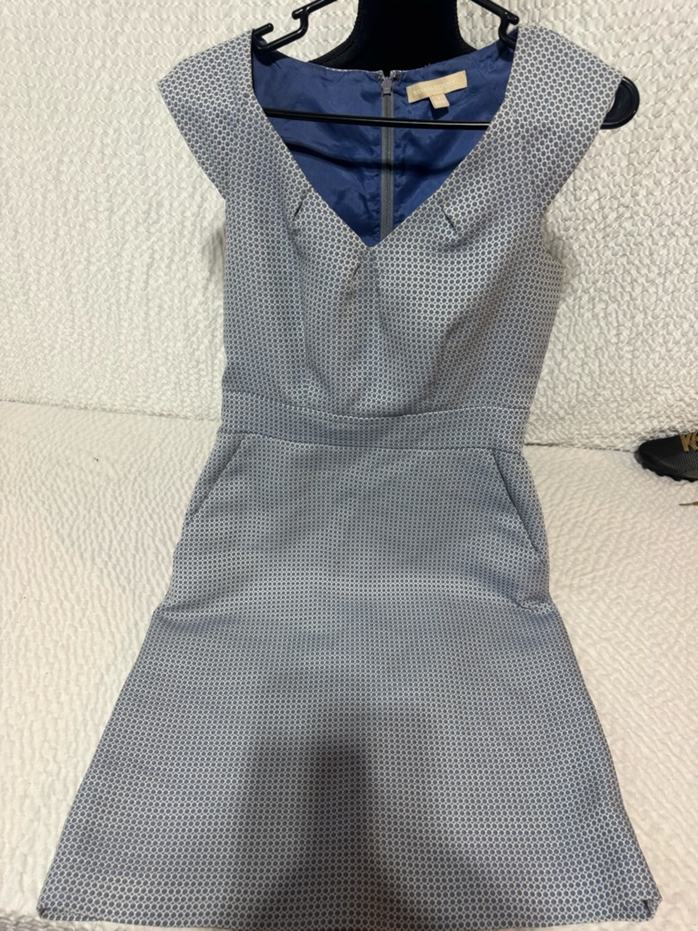 Banana Republic Gray Textured Cap-Sleeve V-Neck Dress